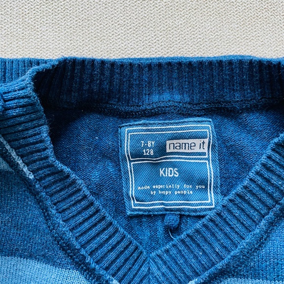 A beautiful European „NameIt“ sleeveless shirt - Picture 2 of 4